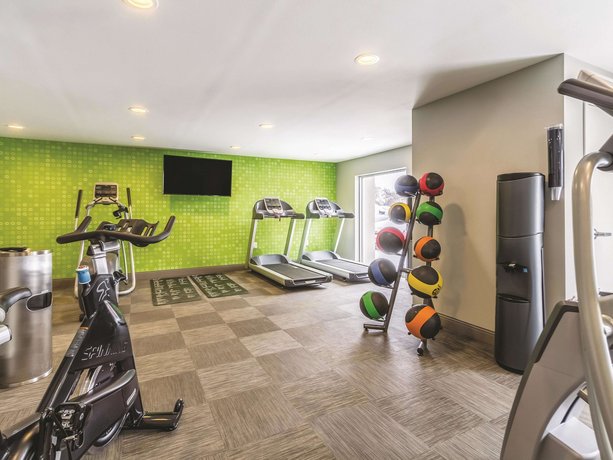 La Quinta Inn & Suites Cleveland - Airport North