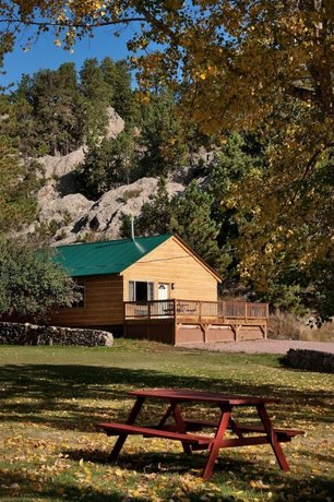 Rock Crest Lodge Cabins Custer Compare Deals