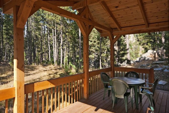 Rock Crest Lodge Cabins Custer Compare Deals