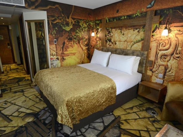 Chessington Safari Hotel (ex. Chessington Hotel)