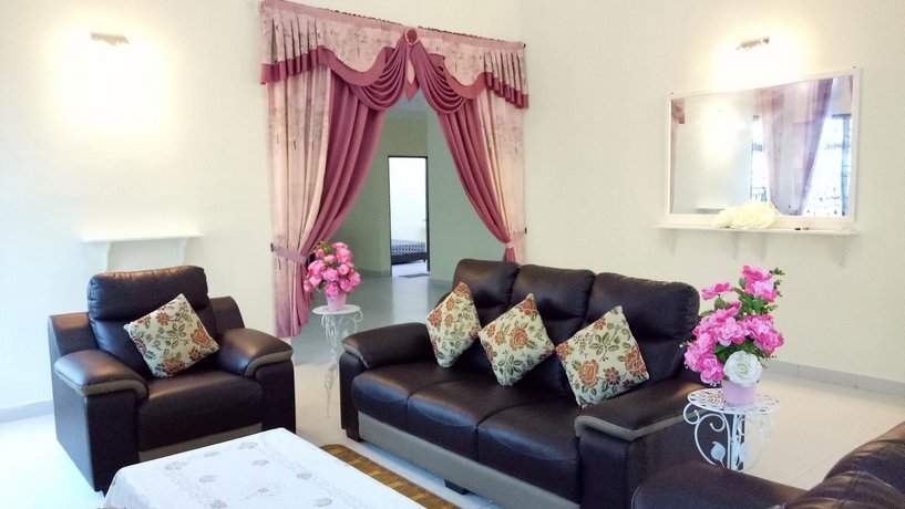 Gambang Bungalow Hometays 6 Rooms For Muslim