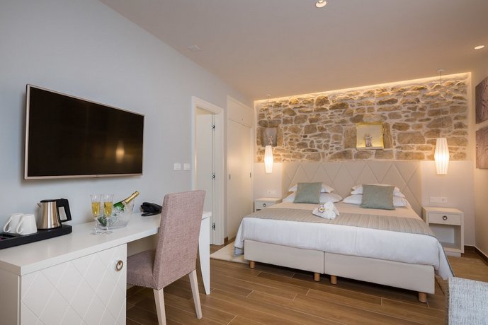Balatura The Fine Bed&Breakfast Split (ex. Balatura Split Luxury Rooms)