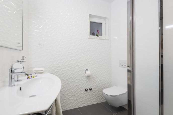 Balatura The Fine Bed&Breakfast Split (ex. Balatura Split Luxury Rooms)