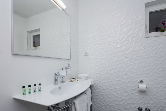 Balatura The Fine Bed&Breakfast Split (ex. Balatura Split Luxury Rooms)