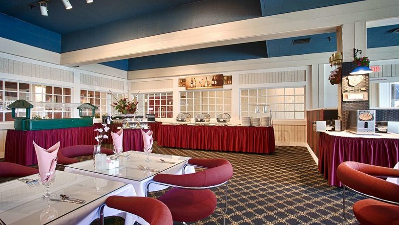 Golden Sails Hotel
