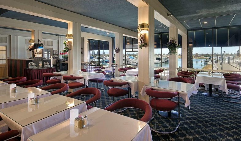 Golden Sails Hotel