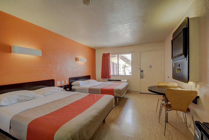 Motel 6 San Antonio - Ft Sam Houston