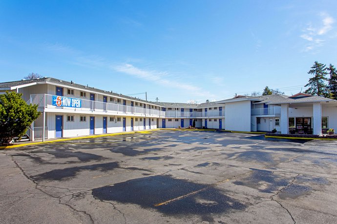 Motel 6 Pendleton OR - West