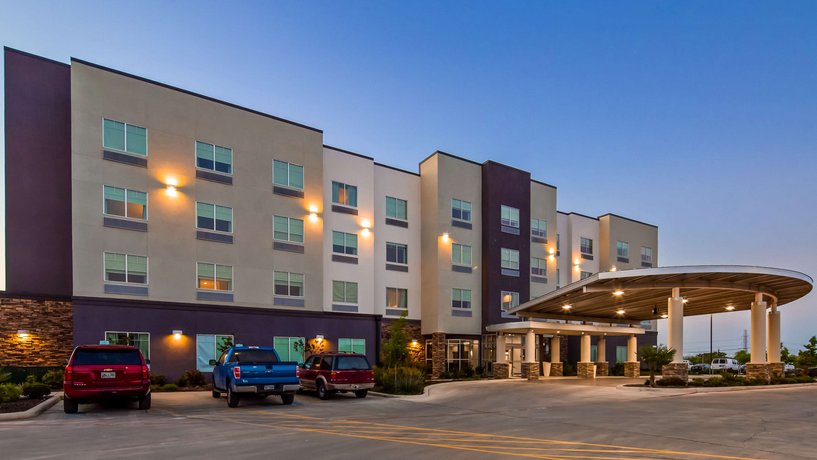 Best Western Plus Roland Inn & Suites