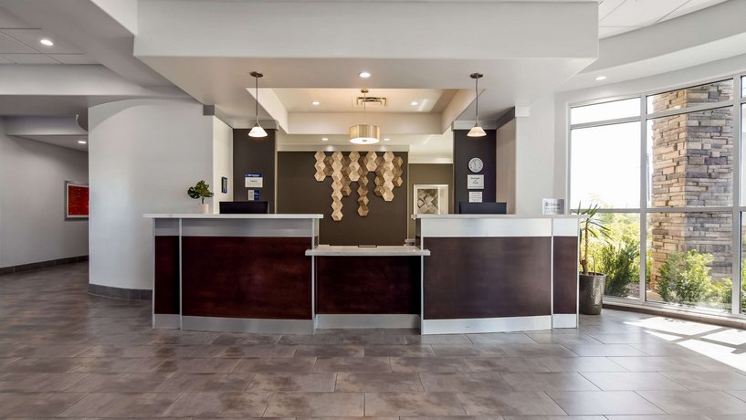 Best Western Plus Roland Inn & Suites