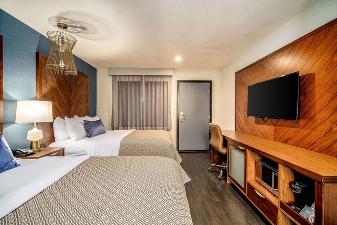 818 Hotel + Pool Ascend Hotel Collection