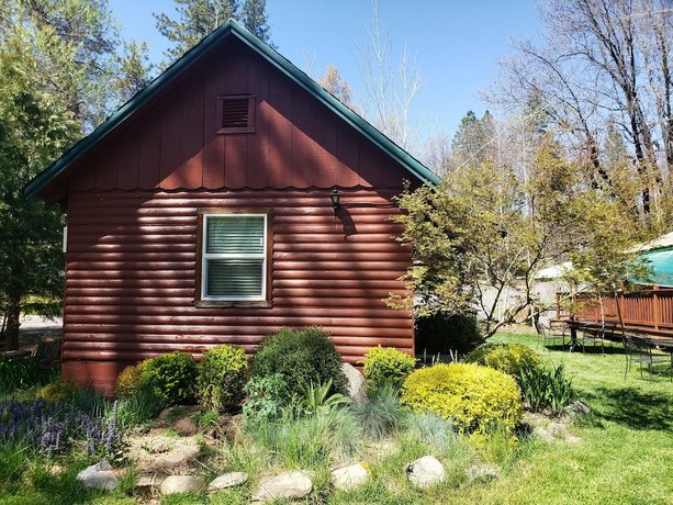 Yosemite Riverside Inn