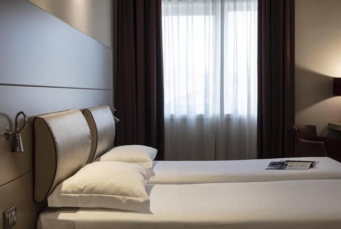 Smart Hotel Holiday