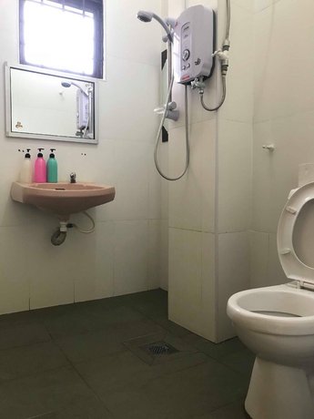 Lovy Johor Bahru Homestay with WiFi 5min to Petrol and Shopping Mall