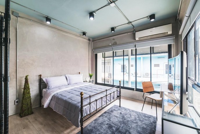 Light Loft at Victory Monument By Favstay