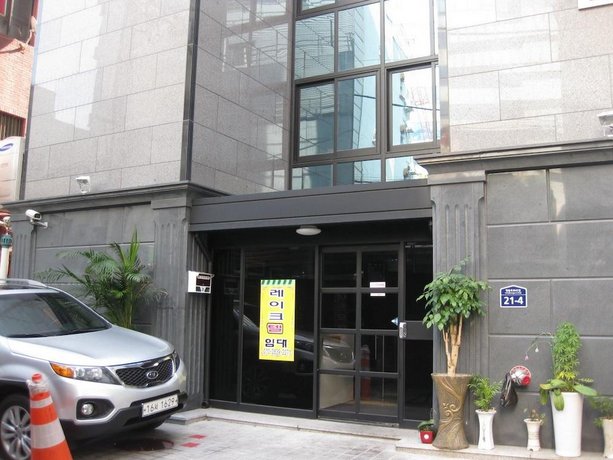 Laketel Residence