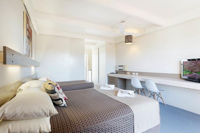 Black Dolphin Resort Motel & Apartments