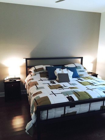 House 5863 - Chicago's Premier Bed and Breakfast