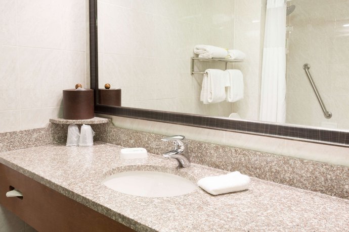 Drury Inn & Suites Birmingham Lakeshore Drive