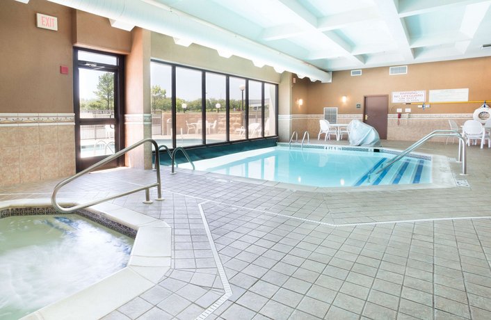 Drury Inn & Suites Birmingham Lakeshore Drive