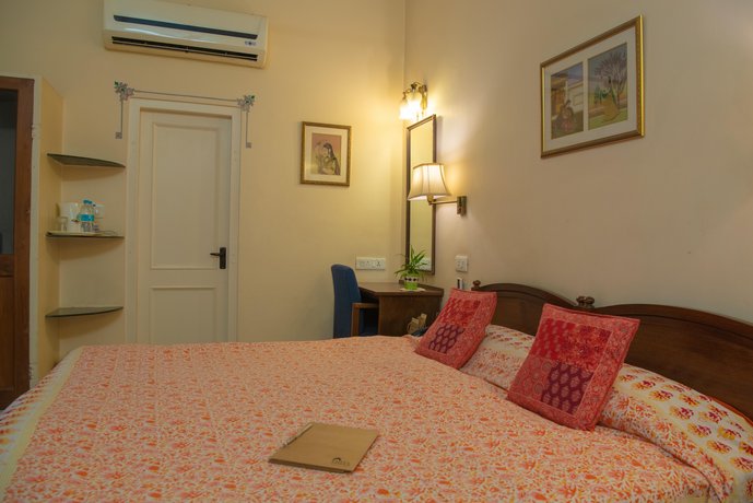 Hotel Arya Niwas