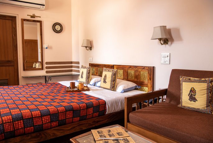 Hotel Arya Niwas