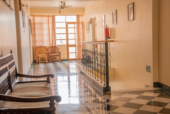 Hotel Arya Niwas