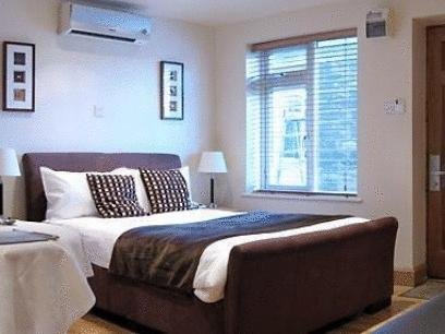 Thameside Hotel