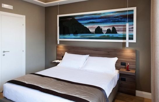 7th Floor Suite