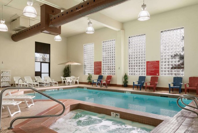 Travelodge by Wyndham Edmonton South