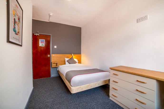 OYO Alumhurst Hotel
