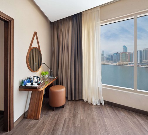 Radisson Blu Hotel Dubai Canal View