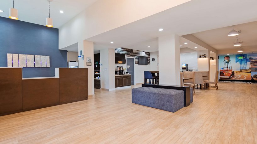 Best Western Plus Commerce Parkway Inn & Suites