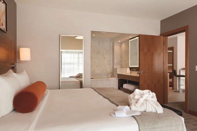Radisson Hotel & Conference Center Calgary Airport East