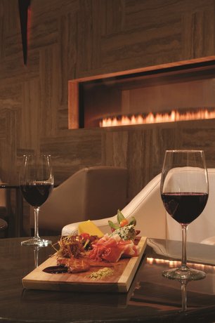 Radisson Hotel & Conference Center Calgary Airport East