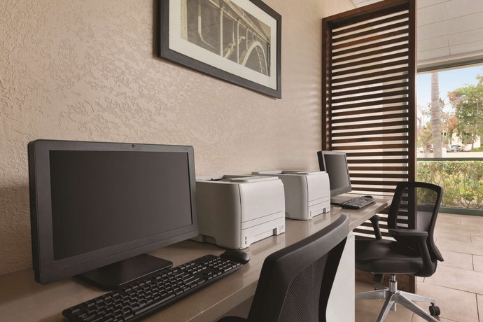 Country Inn & Suites by Radisson San Diego North CA