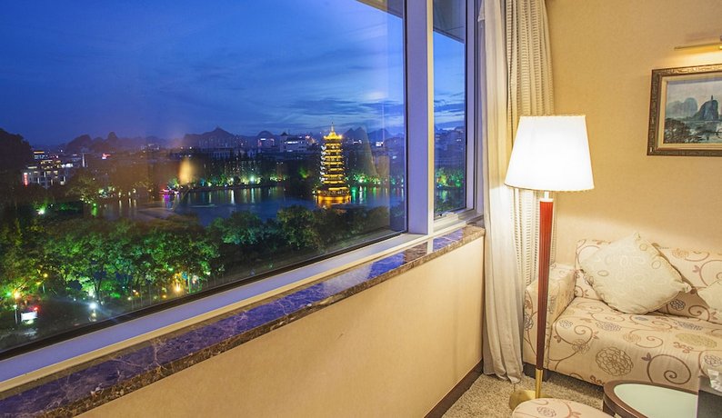 Lijiang Waterfall Hotel Guilin