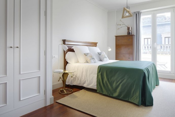 Garibay Terrace Apartment by FeelFree Rentals