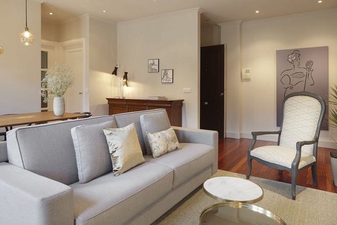 Garibay Terrace Apartment by FeelFree Rentals