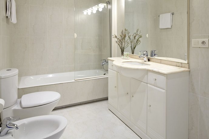 Garibay Terrace Apartment by FeelFree Rentals