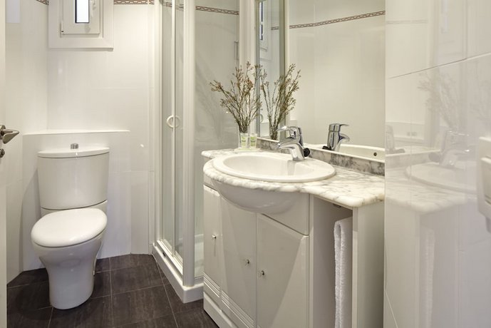 Garibay Terrace Apartment by FeelFree Rentals
