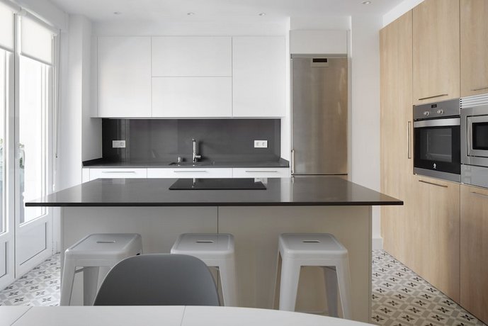 Larroka Apartment by FeelFree Rentals