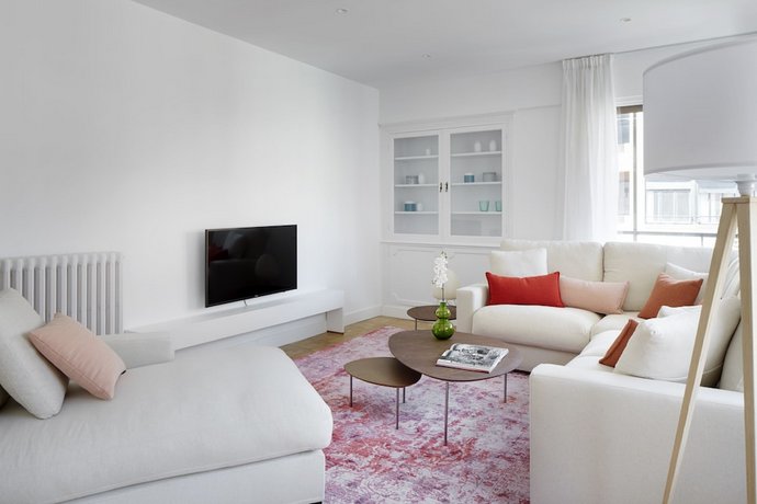 Larroka Apartment by FeelFree Rentals