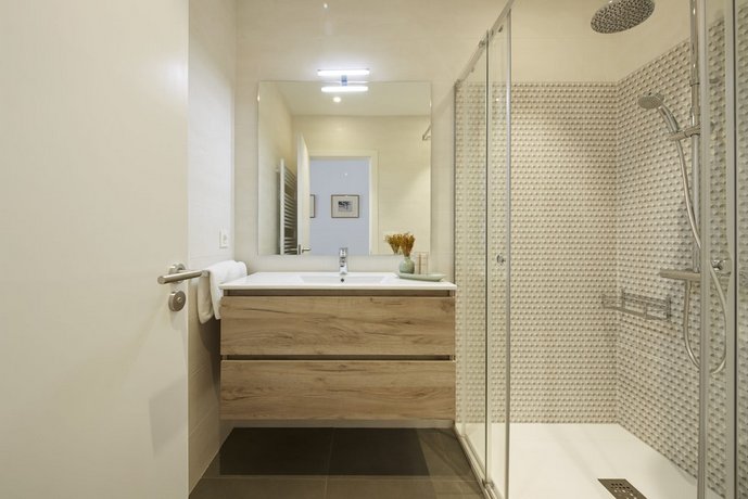 Larroka Apartment by FeelFree Rentals