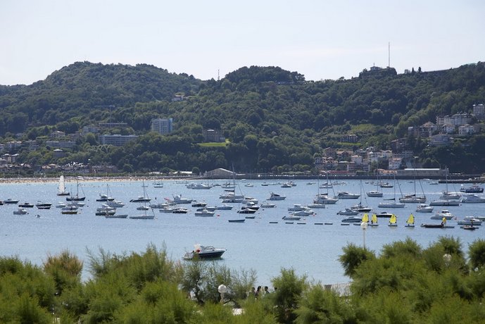 Playa de La Concha 10 by FeelFree Rentals