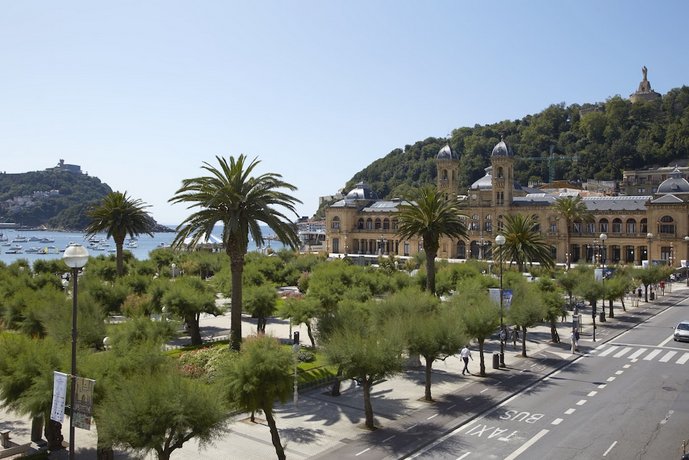 Playa de La Concha 10 by FeelFree Rentals