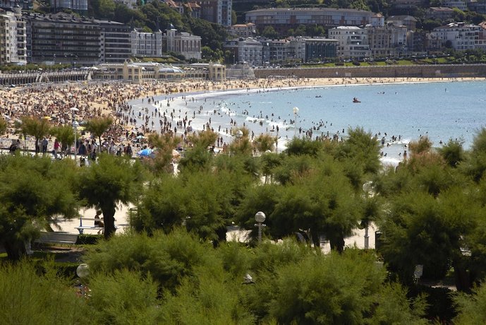 Playa de La Concha 10 by FeelFree Rentals