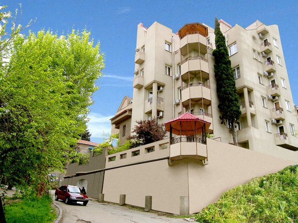 Iliani Hotel