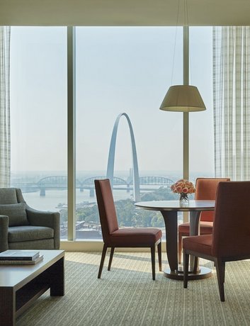 Four Seasons St Louis