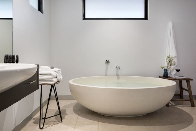 Lake Daylesford Lodge 6
